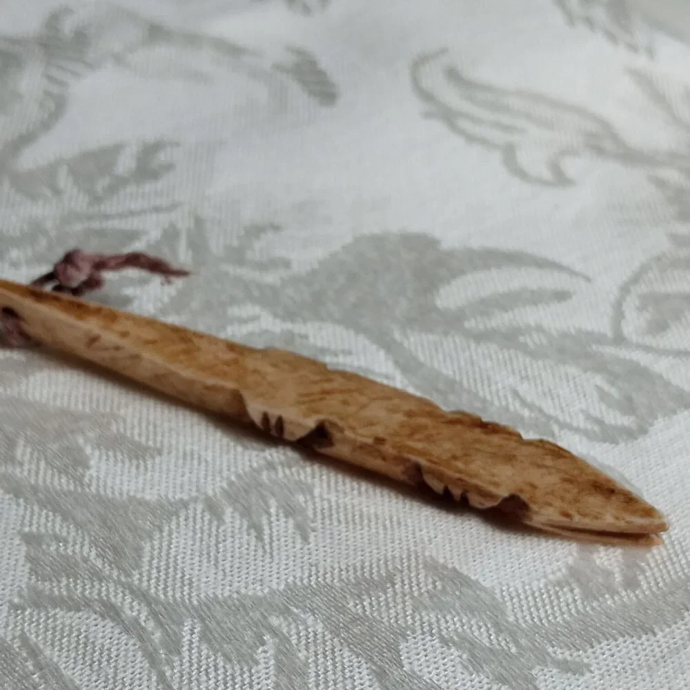 Vintage ooak Hand Carved crocodile Alligator pendant 3.5